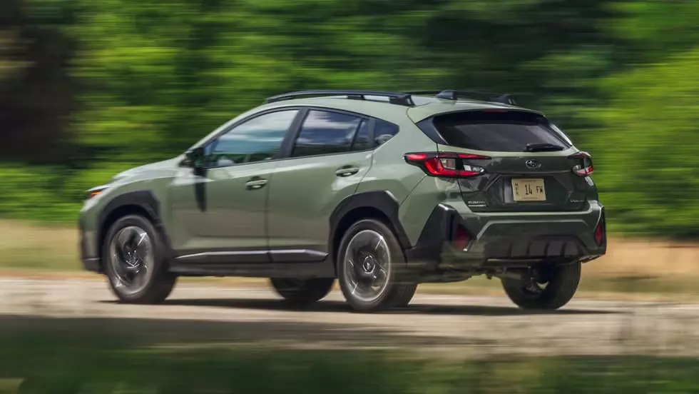 Subaru Crosstrek 2025 phiên bản Premium được trang bị động cơ xăng 2.5L