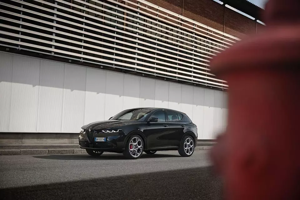 "Rắn độc" Alfa Romeo Tonale 2025 ra mắt tại Paris với nội thất được làm mới tinh tế- Ảnh 4.