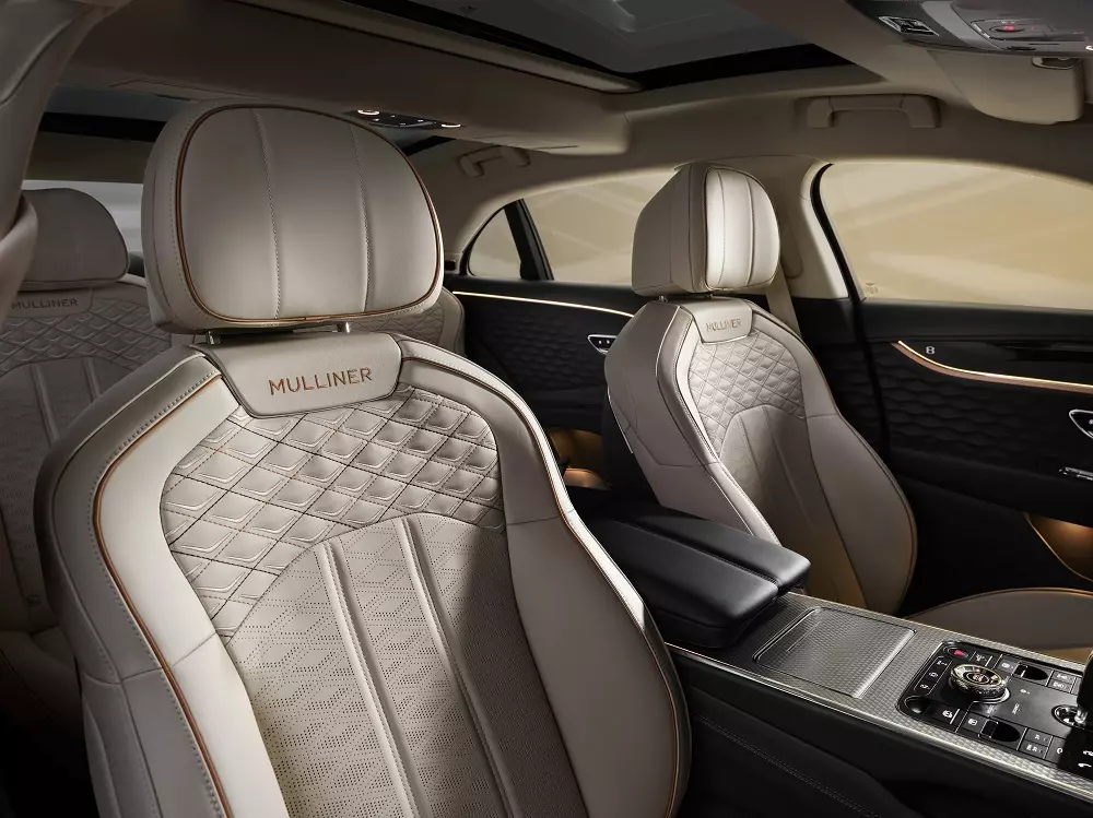 Nội thất của Bentley Flying Spur Mulliner V8 PHEV 2025