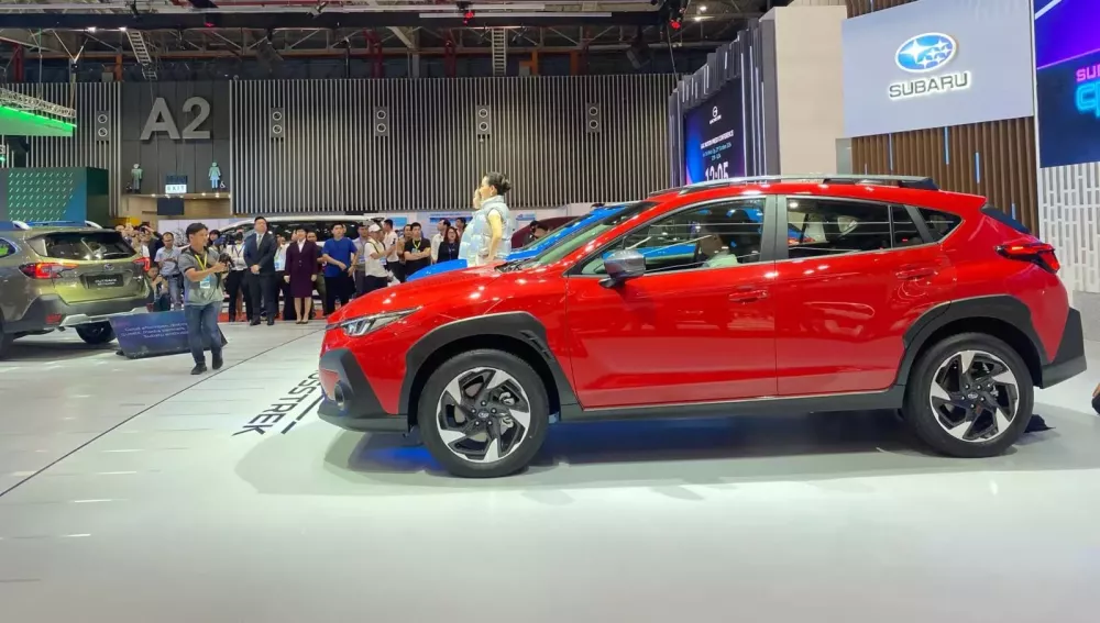 Đã mắt trước gian hàng của Subaru tại Vietnam Motor Show 2024: Bộ đôi Crosstrek Hoàn Toàn Mới chốt giá từ 1 tỷ đồng- Ảnh 1.