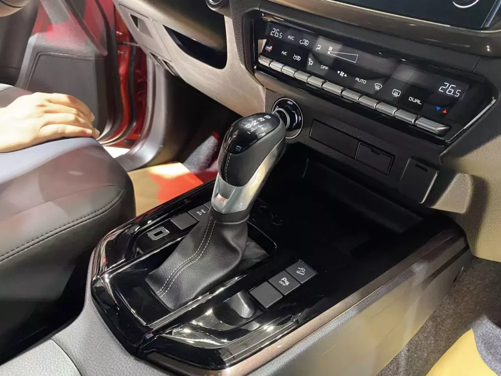 Cận cảnh Isuzu D-Max 2024 mới ra mắt: Thay đổi nhỏ liệu có đổi vận khi đấu Ford Ranger đã bất khả chiến bại- Ảnh 17.