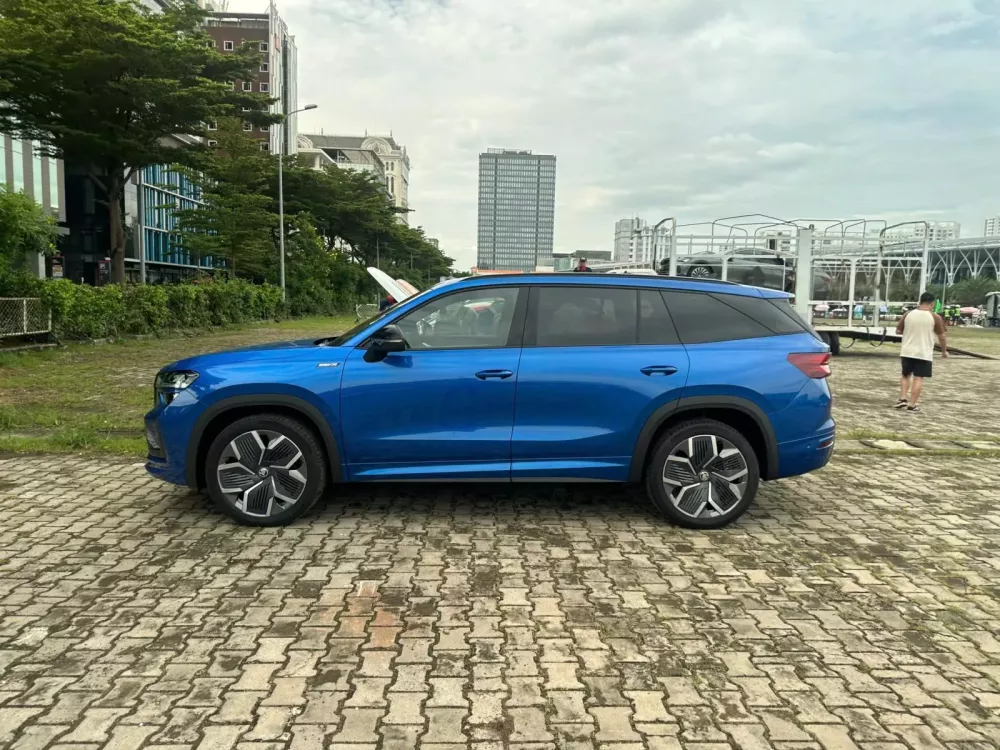 Ngắm trước Skoda Kodiaq 2025 bản Sportline sẽ được trưng bày ở VMS 2024- Ảnh 4.