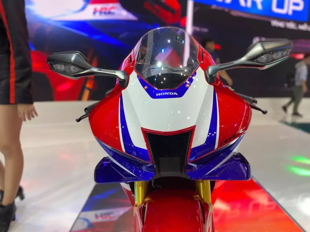 Chi tiết siêu mô tô Honda CBR1000RR-R Fireblade 2025 mới ra mắt tại Việt Nam, giá đắt hơn cả Honda CR-V- Ảnh 7.