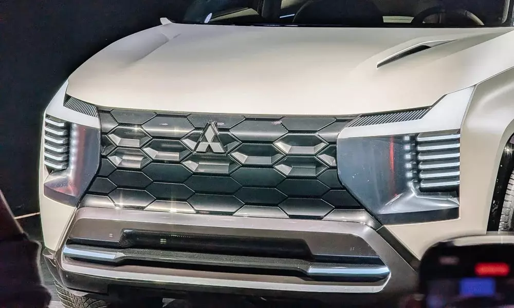 Cận cảnh khu vực đầu xe của Mitsubishi DST Concept