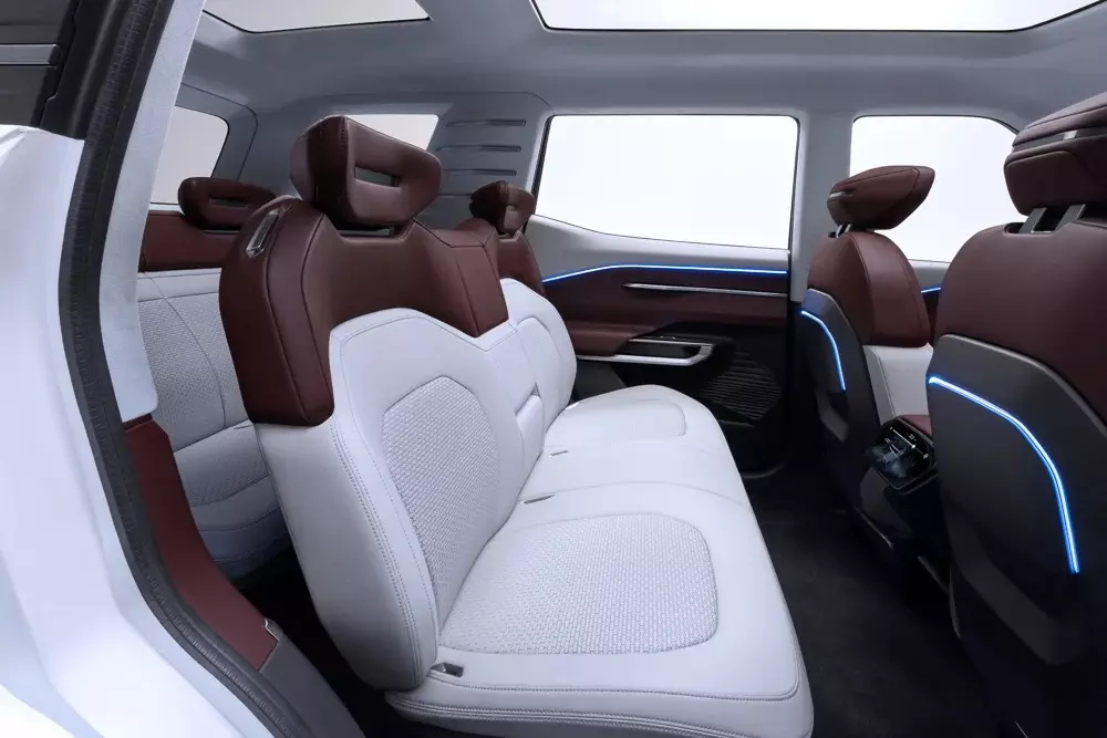 Hàng ghế thứ hai của Mitsubishi DST Concept