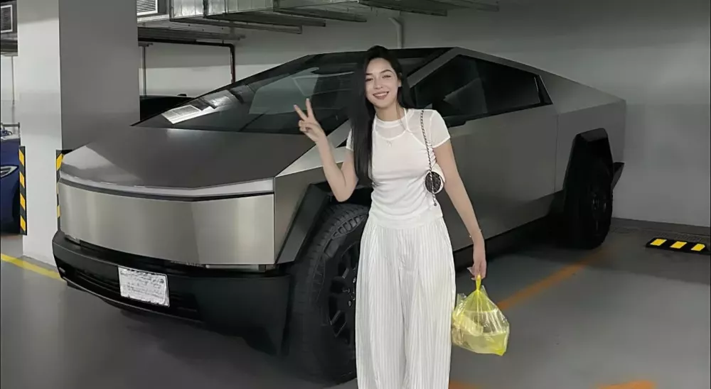 Tesla Cybertruck 2024 mới xuất hiện tại Việt Nam bắt gặp ở Quảng Bình, nhiều khả năng về Lào- Ảnh 4.