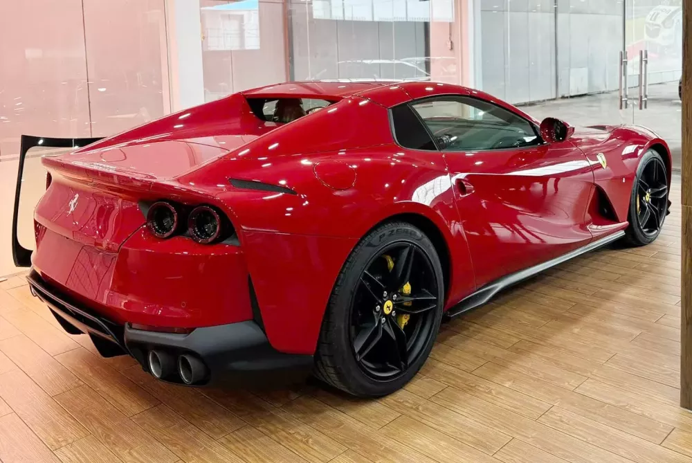 Những chiến m&atilde; Ferrari mang cổ m&aacute;y V12 trong garage của "vua c&agrave; ph&ecirc;" Việt Nam- Ảnh 5.