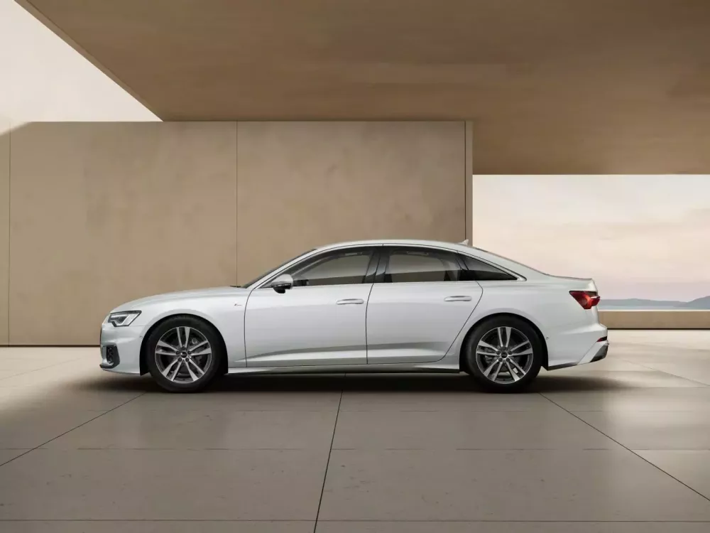 Audi A6 dùng động cơ xăng 2.0L khá mạnh mẽ