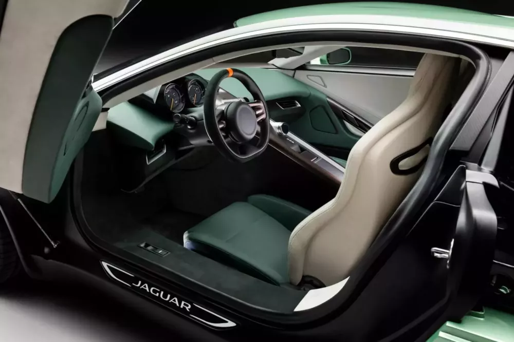 Cận cảnh Jaguar C-X75 thứ 2 được sửa đổi để trở thành siêu xe hợp pháp lưu thông trên đường phố- Ảnh 5.