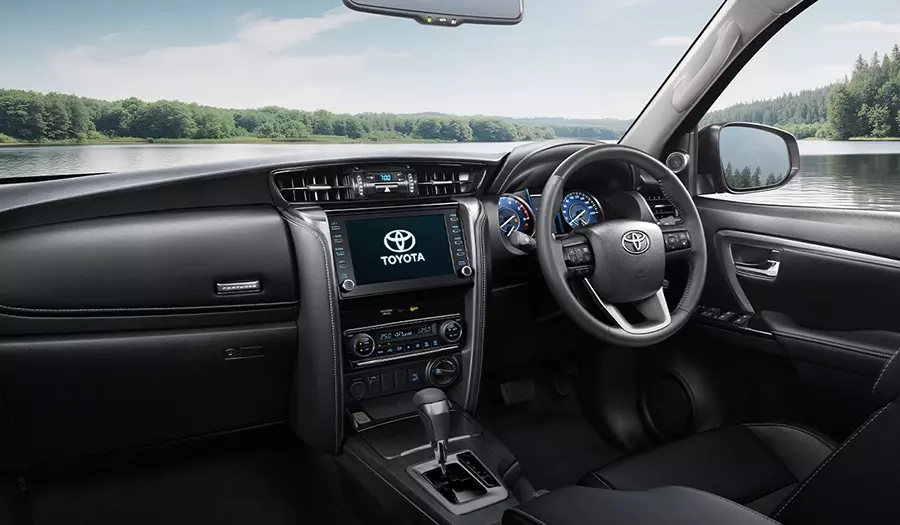 Nội thất của Toyota Fortuner Leader 2024 bản V