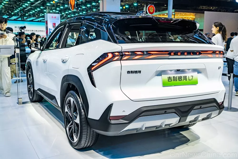 Tập đo&agrave;n xe Trung Quốc Geely đ&atilde; v&agrave;o Việt Nam lần đầu ti&ecirc;n vượt mốc doanh số 100.000 xe NEV trong một th&aacute;ng- Ảnh 3.