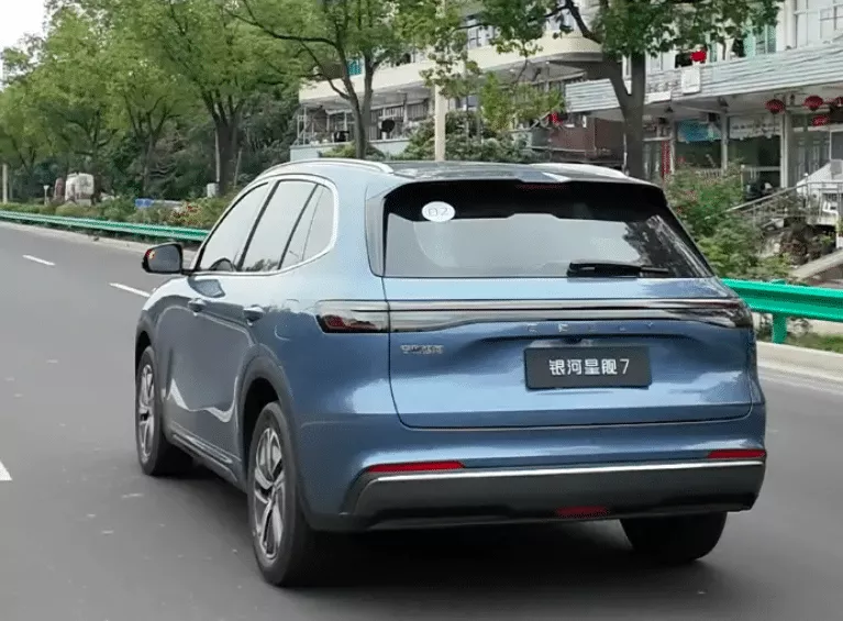 Geely Galaxy Starship 7 PHEV ra mắt với phạm vi hoạt động to&agrave;n diện 1.430 km- Ảnh 10.