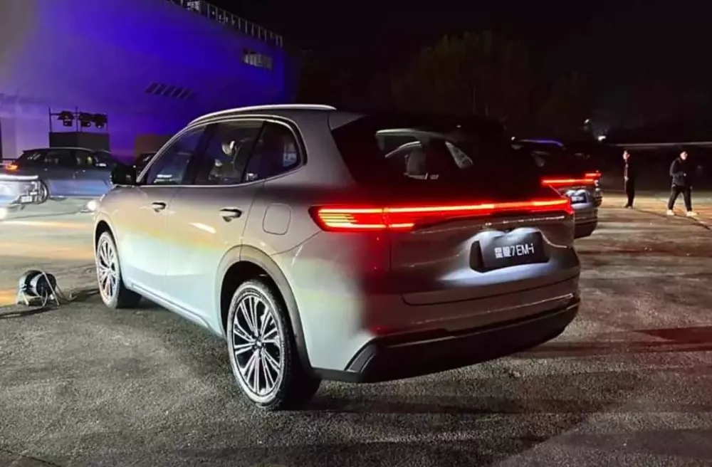Geely Galaxy Starship 7 PHEV ra mắt với phạm vi hoạt động to&agrave;n diện 1.430 km- Ảnh 3.
