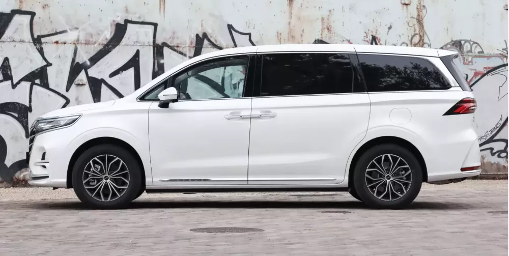 Cận cảnh Roewe iMax8: MPV PHEV hứa hẹn có thể về Việt Nam trong tương lai, giá từ 656 triệu đồng- Ảnh 2.