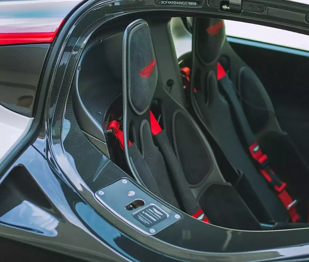 Tỷ phú Nhật Bản mua xe Aston Martin Valkyrie chưa bao lâu đã bán lại, mới chạy 109 km- Ảnh 4.