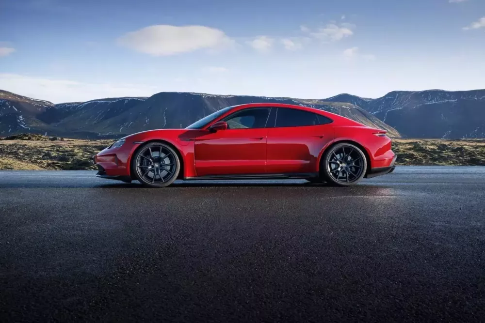 Porsche ra mắt Taycan GTS 2025 c&ocirc;ng suất 690 m&atilde; lực c&ugrave;ng với Taycan 4 gi&aacute; cả phải chăng hơn- Ảnh 14.