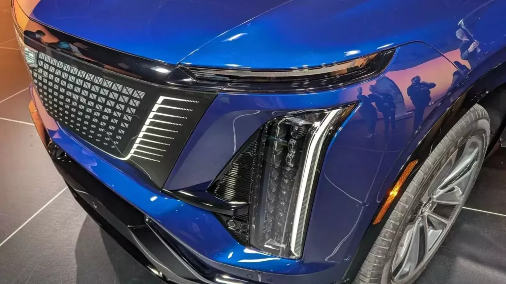 Đánh giá nhanh Cadillac Vistiq 2026: SUV điện sang, xịn, mịn với công suất 615 mã lực, tầm hoạt động 483 km- Ảnh 8.