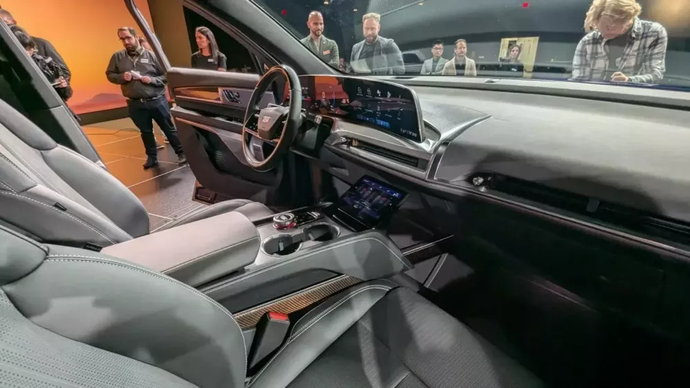 Đánh giá nhanh Cadillac Vistiq 2026: SUV điện sang, xịn, mịn với công suất 615 mã lực, tầm hoạt động 483 km- Ảnh 11.