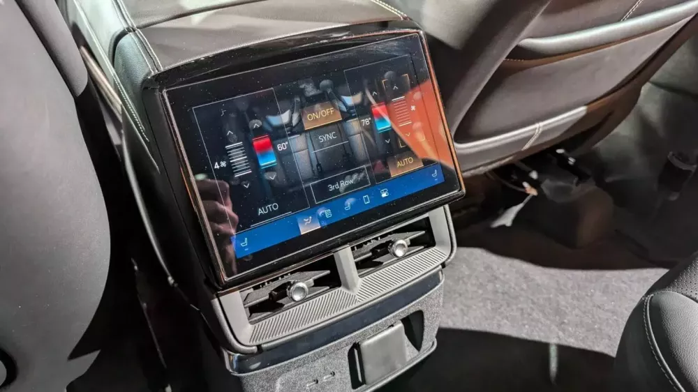 Đánh giá nhanh Cadillac Vistiq 2026: SUV điện sang, xịn, mịn với công suất 615 mã lực, tầm hoạt động 483 km- Ảnh 13.