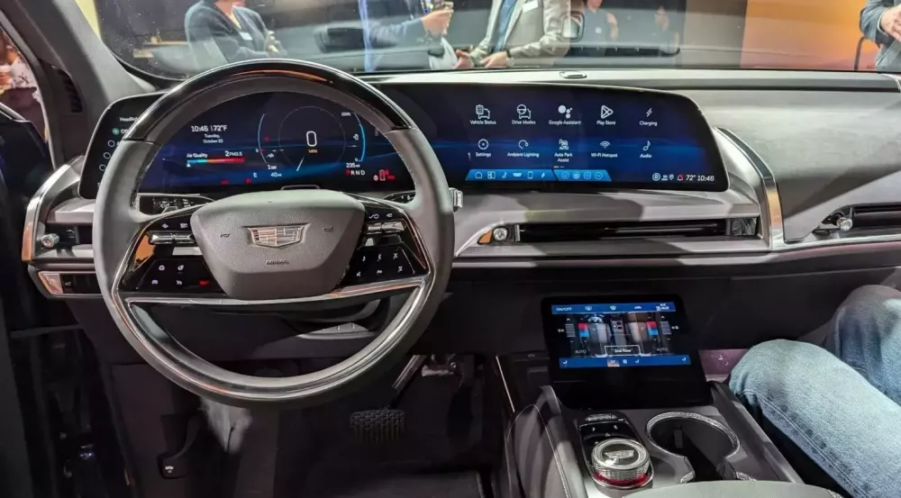 Đánh giá nhanh Cadillac Vistiq 2026: SUV điện sang, xịn, mịn với công suất 615 mã lực, tầm hoạt động 483 km- Ảnh 14.