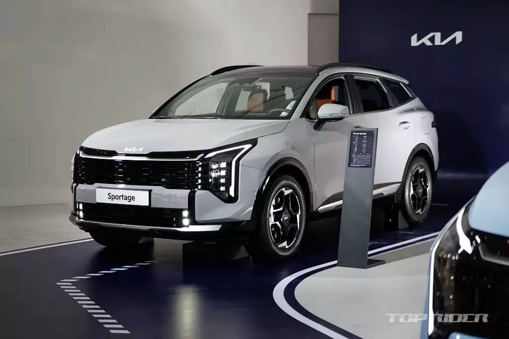 Cận cảnh thiết kế bằng xương, bằng thịt của Kia Sportage 2025 sẽ bán ở Việt Nam trong tương lai