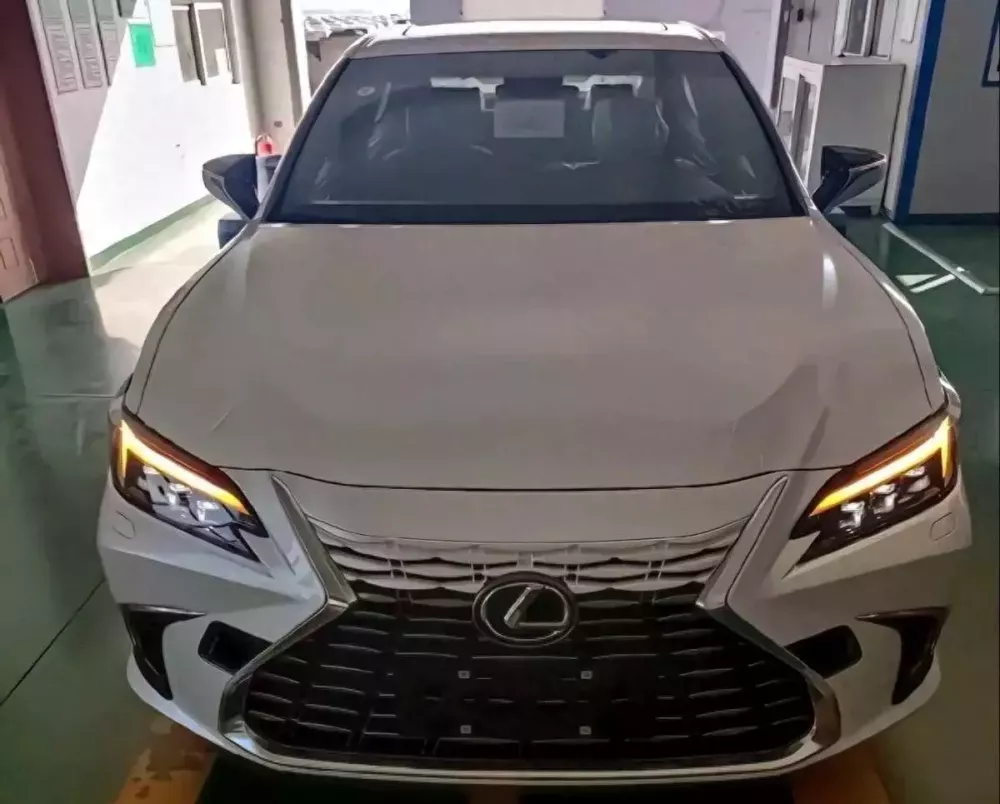 Lexus ES 2025 được trang bị lưới tản nhiệt mới