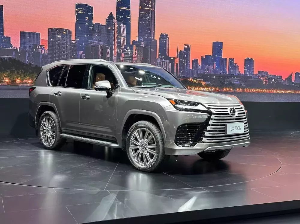 Lexus LX 700h 2025 ch&iacute;nh thức ra mắt s&aacute;t cạnh với Việt Nam, gi&aacute; quy đổi từ 4,37 tỷ đồng