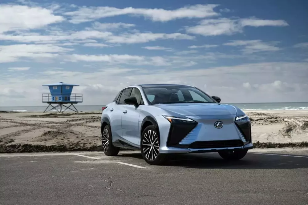 Cận cảnh Lexus RZ 2025: Câu trả lời cho việc bạn muốn xe Lexus mà rẻ hơn cả xe Toyota- Ảnh 1.