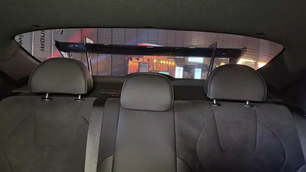 Chi tiết Hyundai Elantra N TCR Edition mới ra mắt: Động cơ kh&ocirc;ng kh&aacute;c g&igrave; 2 xe ở Việt Nam, nhưng thay đổi mạnh ở thiết kế- Ảnh 9.