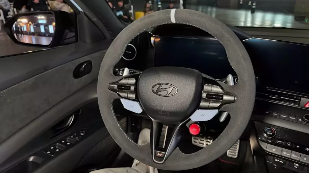 Chi tiết Hyundai Elantra N TCR Edition mới ra mắt: Động cơ kh&ocirc;ng kh&aacute;c g&igrave; 2 xe ở Việt Nam, nhưng thay đổi mạnh ở thiết kế- Ảnh 7.