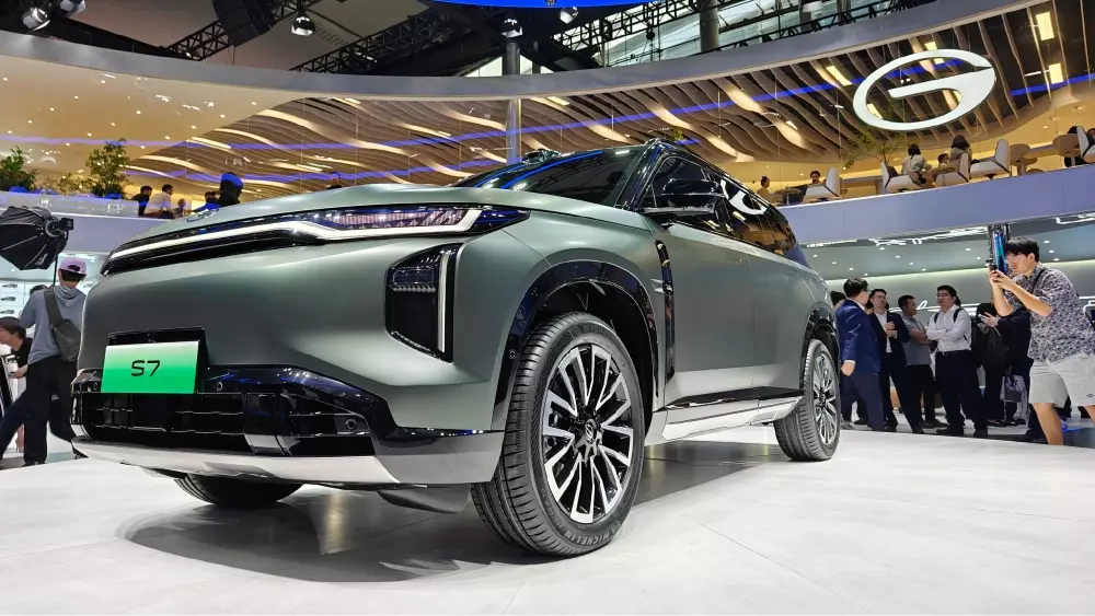 Soi kỹ GAC Trumpchi S7 mới ra mắt tại Trung Quốc: SUV c&oacute; dải đ&egrave;n d&agrave;i 2,6 m đẹp mắt- Ảnh 2.