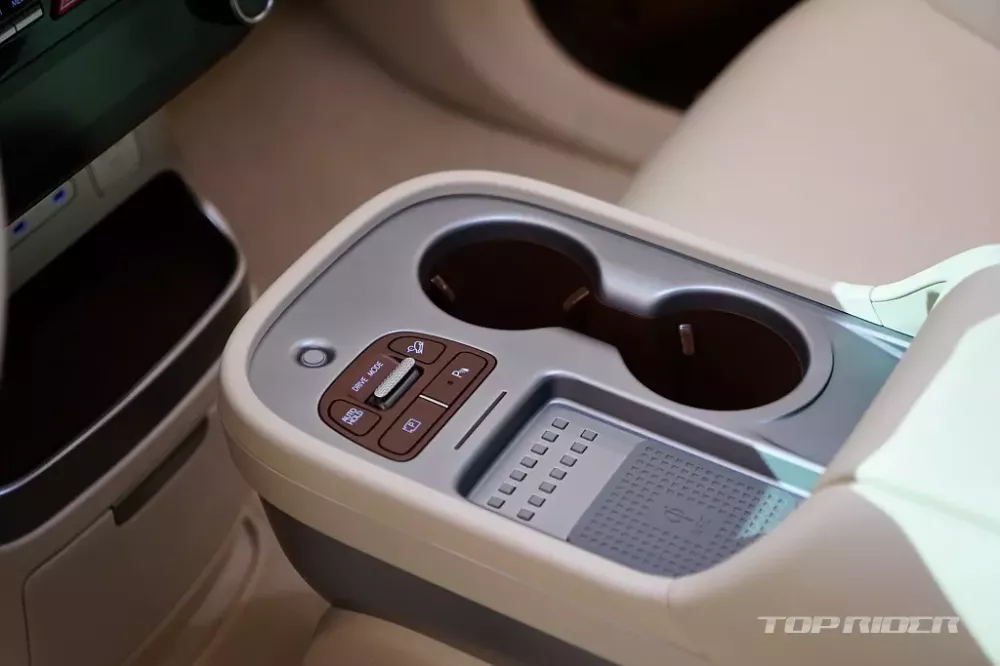 Bệ tì tay trung tâm của Hyundai Ioniq 9