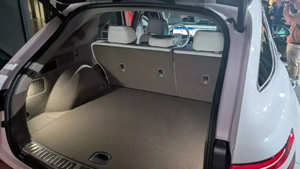 Chi tiết Genesis Electrified GV70 2026: SUV điện c&oacute; m&agrave;n h&igrave;nh 27 inch, cửa xe c&oacute; họa tiết ng&ocirc;i sao v&agrave; NACS- Ảnh 6.
