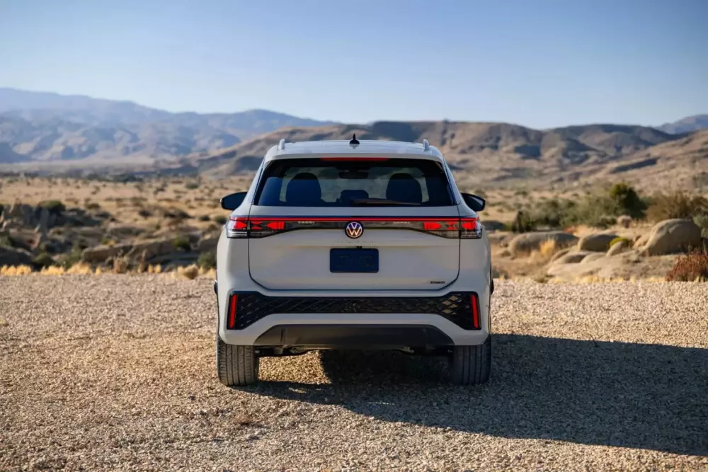 Cận cảnh Volkswagen Tiguan 2025: Tăng thêm tốc độ, không gian và diện mạo mới- Ảnh 10.