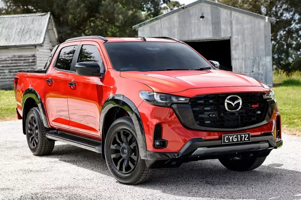Mazda BT-50 2025 có thêm thiết kế đầu xe mới