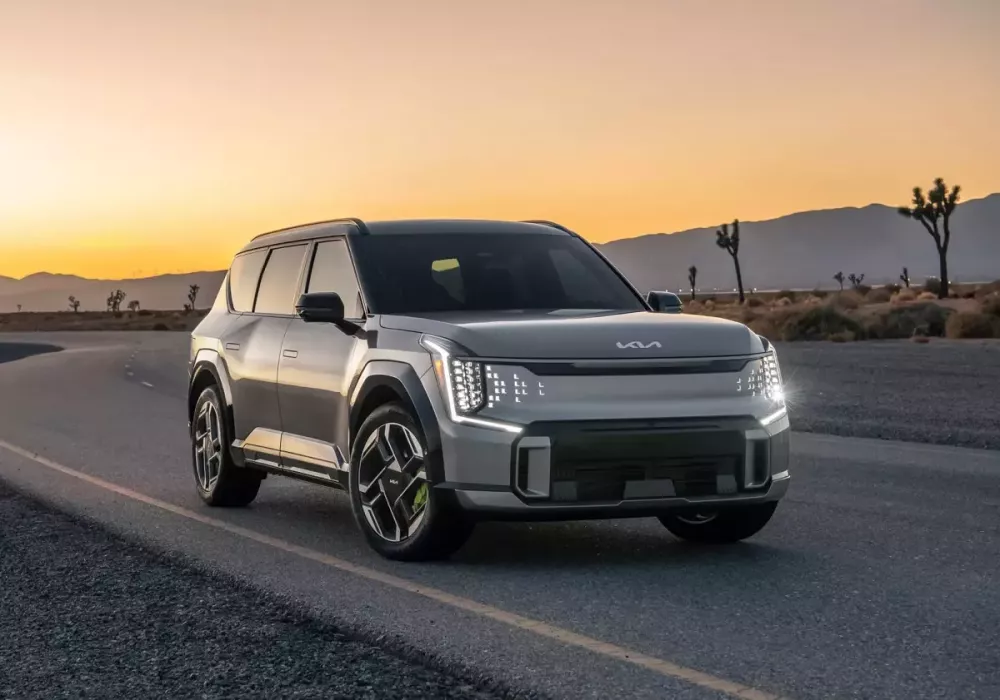 Kia EV9 2025 thêm phiên bản GT mạnh hơn, phả hơi nóng lên VinFast VF9