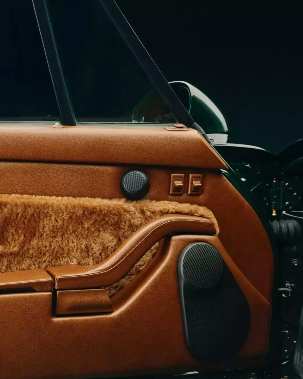 Porsche 930 Turbo mà "Qua" Vũ rất mê mệt khi sở hữu 4 chiếc đã có bản phục chế rất thời trang- Ảnh 8.