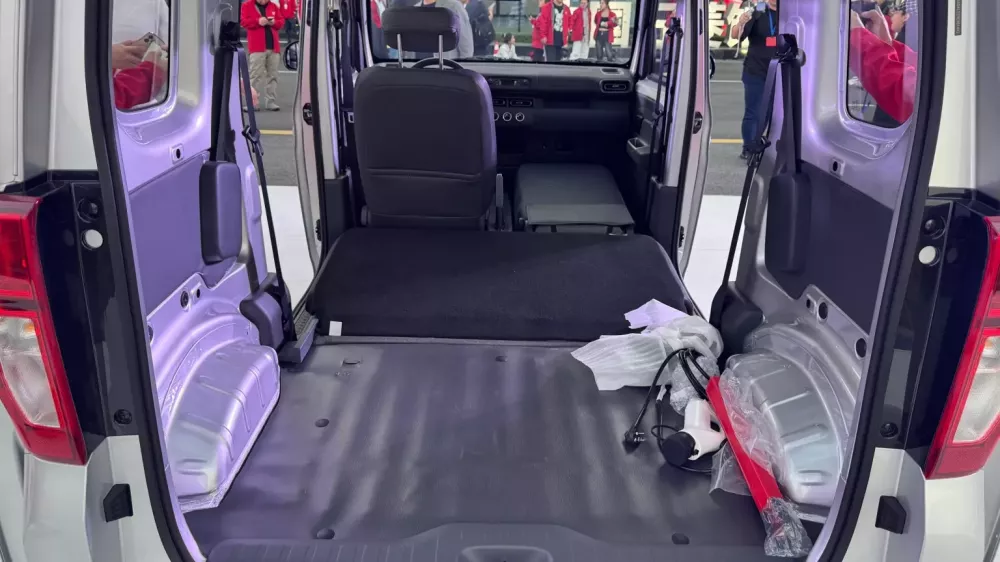 Cận cảnh Wuling Zhiguang EV: Xe Kei c&oacute; tốc độ tối đa ngang xe m&aacute;y, gi&aacute; dự kiến từ 165 triệu đồng- Ảnh 5.