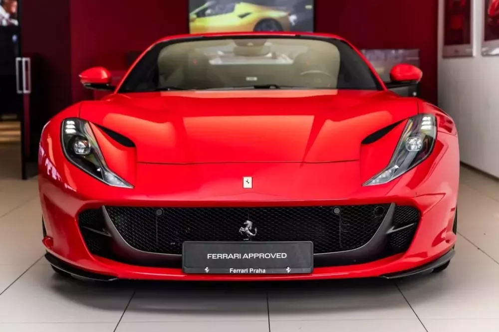 Cận cảnh Ferrari 812 GTS thứ 3 sẽ sớm về Việt Nam, màu sơn giống xe của "Qua" Vũ mới nhận bàn giao- Ảnh 1.