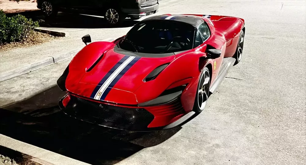 Hết Ferrari LaFerrari lại tới Ferrari Daytona SP3 rộ tin đồn sẽ về Việt Nam, giá lăn bánh có thể trên 400 tỷ đồng nếu đóng đủ thuế- Ảnh 1.
