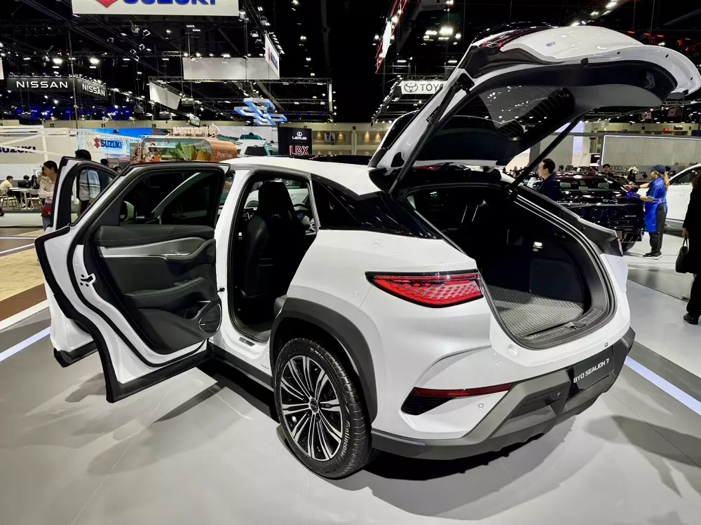 BYD Sealion 7 c&oacute; cửa cốp chỉnh điện