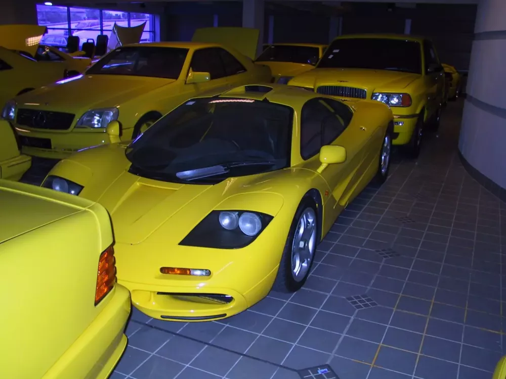 Si&ecirc;u phẩm McLaren F1 của Quốc vương Brunei lần đầu lộ diện: M&agrave;u v&agrave;ng si&ecirc;u độc đ&aacute;o, nội thất mốc meo so kh&ocirc;ng sử dụng- Ảnh 1.