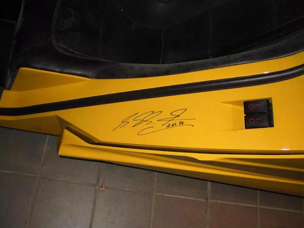 Si&ecirc;u phẩm McLaren F1 của Quốc vương Brunei lần đầu lộ diện: M&agrave;u v&agrave;ng si&ecirc;u độc đ&aacute;o, nội thất mốc meo so kh&ocirc;ng sử dụng- Ảnh 3.
