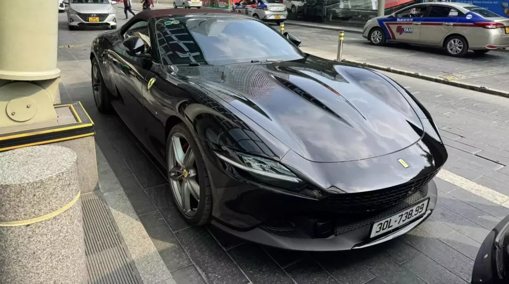 Si&ecirc;u xe mui trần Ferrari Roma Spider của doanh nh&acirc;n H&agrave; Nội mới tậu mang biển tr&uacute;ng đấu gi&aacute;- Ảnh 1.