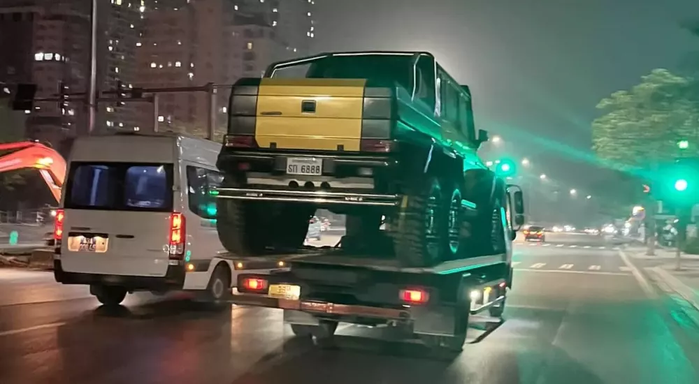 Si&ecirc;u phẩm Mercedes-Benz G63 AMG 6x6 lại xuất hiện ở Việt Nam: Thay đổi biển số, bộ &aacute;o cho kh&aacute;c lạ- Ảnh 2.