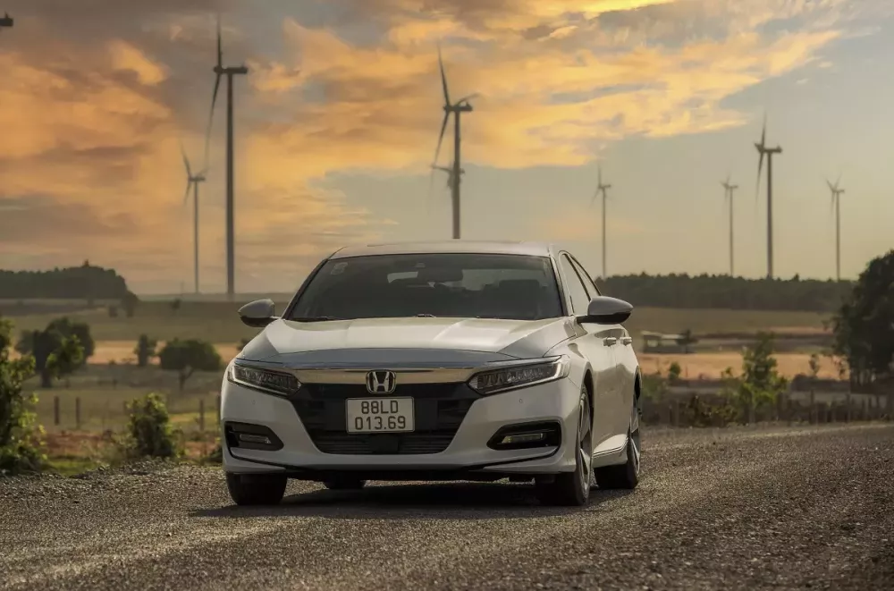 Miệt mài khuyến mại vẫn chưa ăn thua, Honda tăng ưu đãi tiền mặt cho Accord