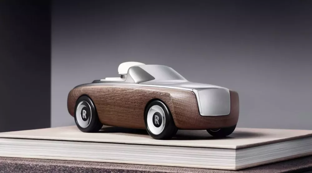 Rolls-Royce giới thiệu mẫu xe mui trần mới, giá rẻ nhất từ trước đến nay, chỉ từ 5.500 USD- Ảnh 2.