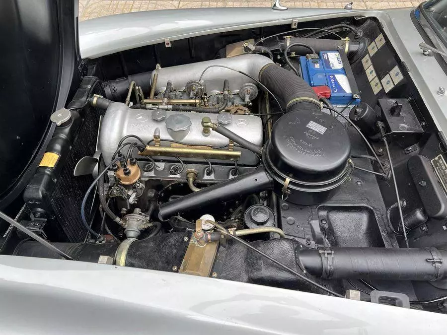 Cặp đôi Mercedes-Benz 190 SL của nhà sưu tập xe ở Việt Nam, 1 xe mua với giá 9,2 tỷ đồng- Ảnh 6.