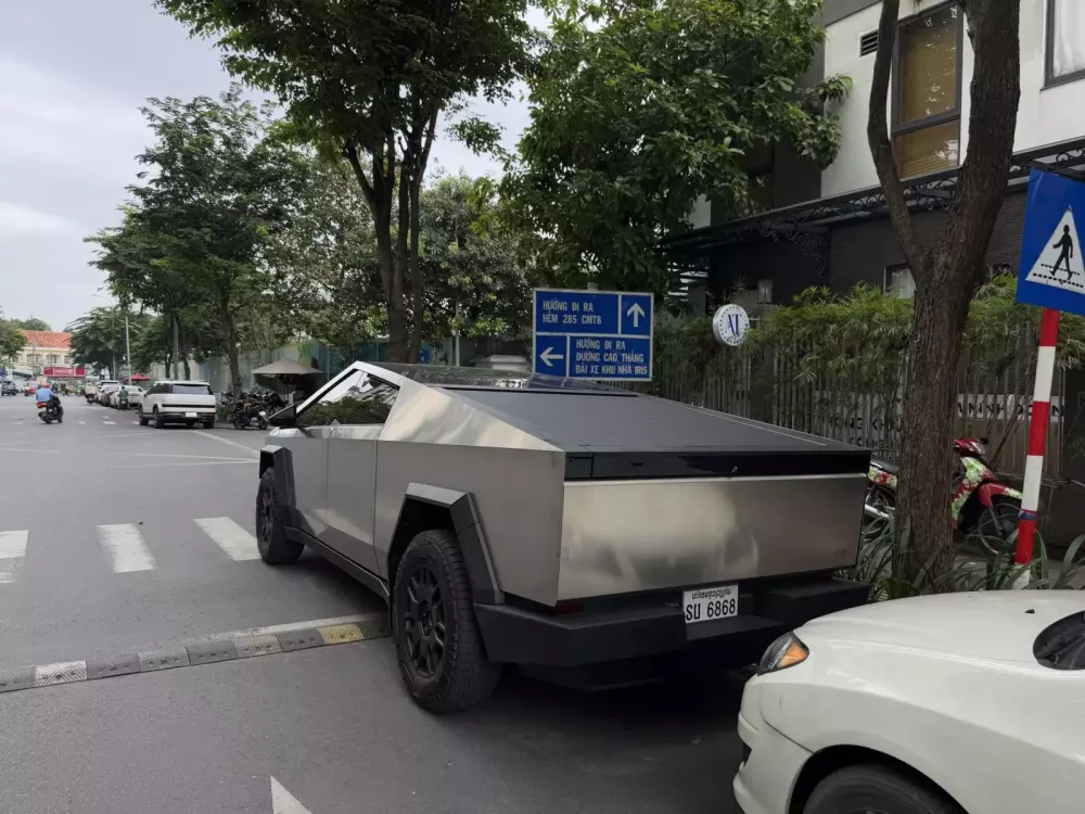 Cận cảnh Tesla Cybertruck 2024 đầu ti&ecirc;n ở Việt Nam: Nặng gần 3 tấn, 845 m&atilde; lực, gi&aacute; tr&ecirc;n 6 tỷ đồng- Ảnh 5.