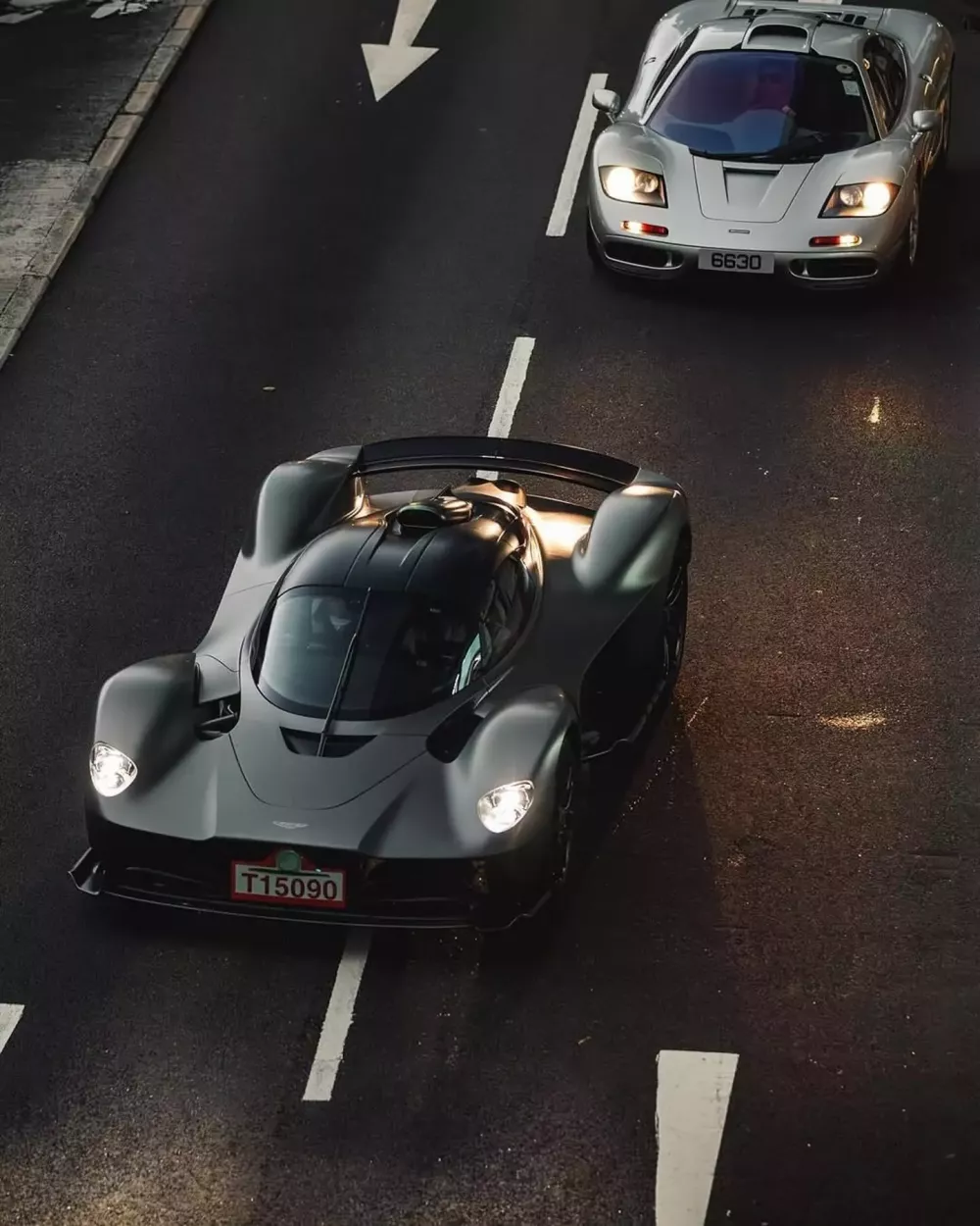 D&agrave;n si&ecirc;u xe dạo phố tại Đ&agrave;i Loan, McLaren F1 chục triệu đ&ocirc; la nổi bật b&ecirc;n cạnh Aston Martin Valkyrie si&ecirc;u hiểm- Ảnh 2.